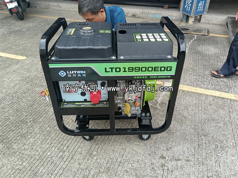 2025年9月9日，客户到店采购绿田10kw柴油发电机组并试机