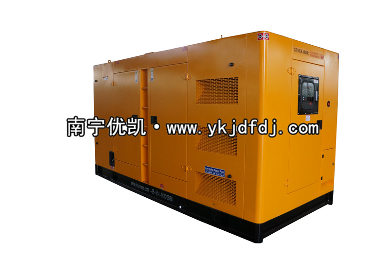 2022年8月27日，200KW静音柴油发电机组发货南宁某工程项目现场