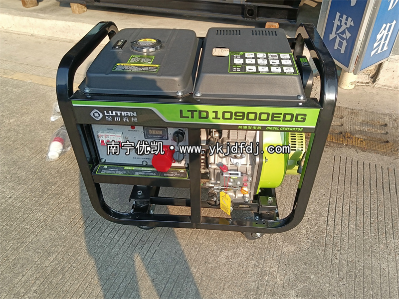 2025年1月20日，客户到店自提并试机8KW柴油发电机组