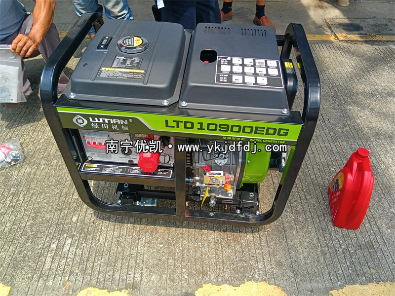 2025年9月8日，客户到店采购8kw柴油发电机组并试机